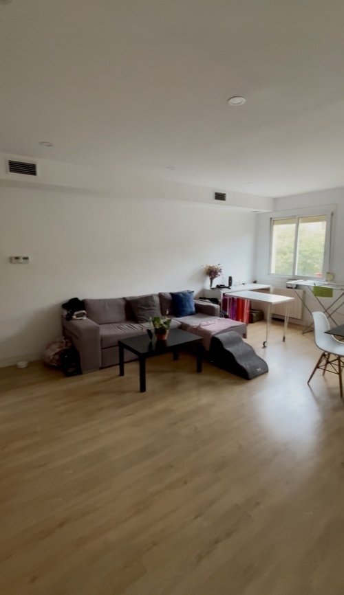 Room in a 4-person shared flat in Les Corts · 3