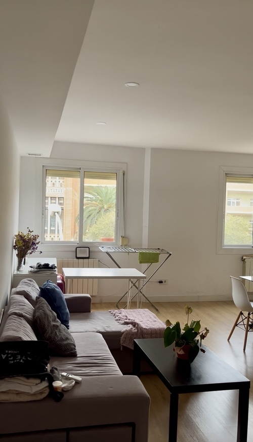 Room in a 4-person shared flat in Les Corts · 4