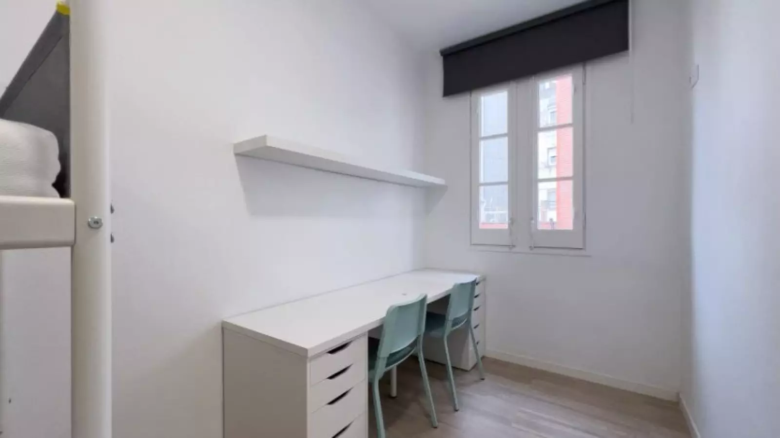 Furnished room in a 12-person shared flat in Sants-Montjuïc · 3