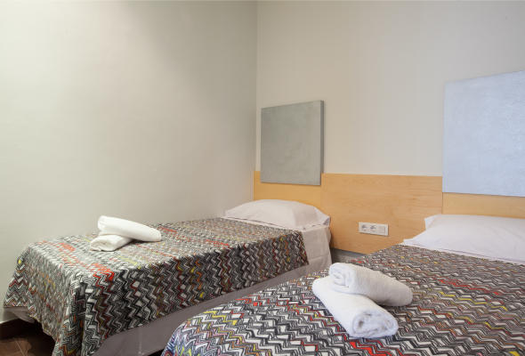 Furnished 3-bedroom flat in Ciutat Vella, 44 m² · 2