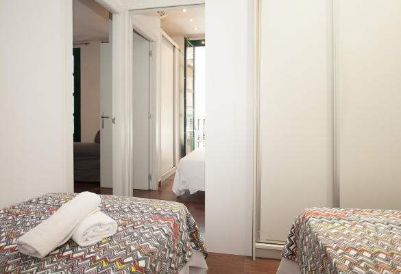 Furnished 3-bedroom flat in Ciutat Vella, 44 m² · 3