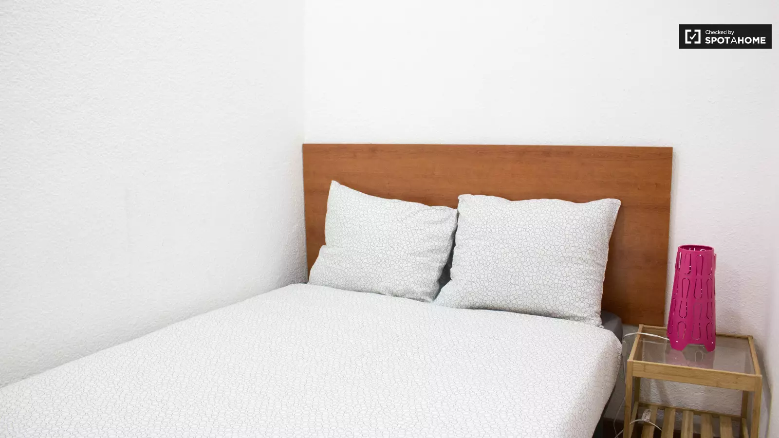 Furnished room in a 3-person shared flat in Ciutat Vella · 2