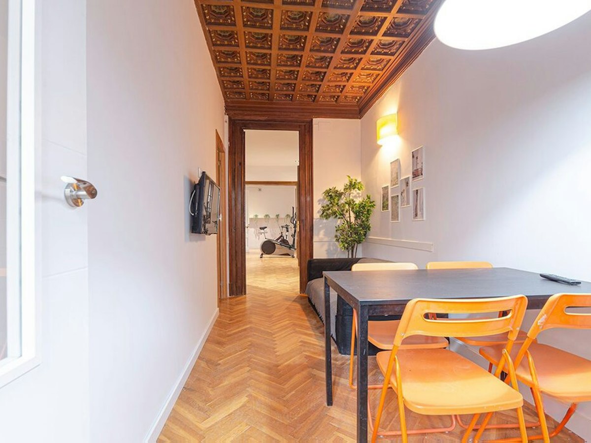 Furnished room in a 9-person shared flat in Sant Cugat · 4
