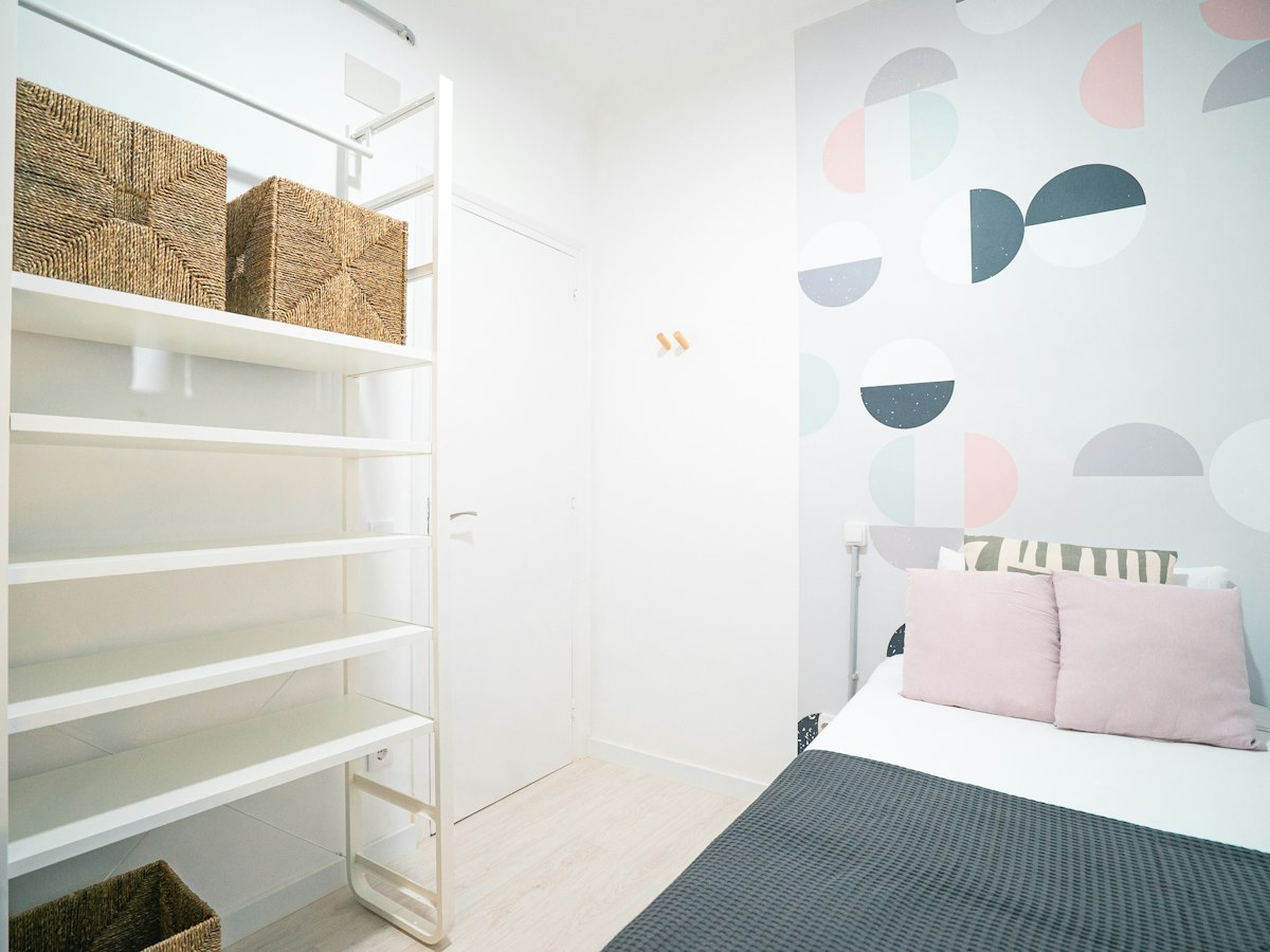 Habitación amueblada en piso compartido de 5 personas en Gràcia · 3