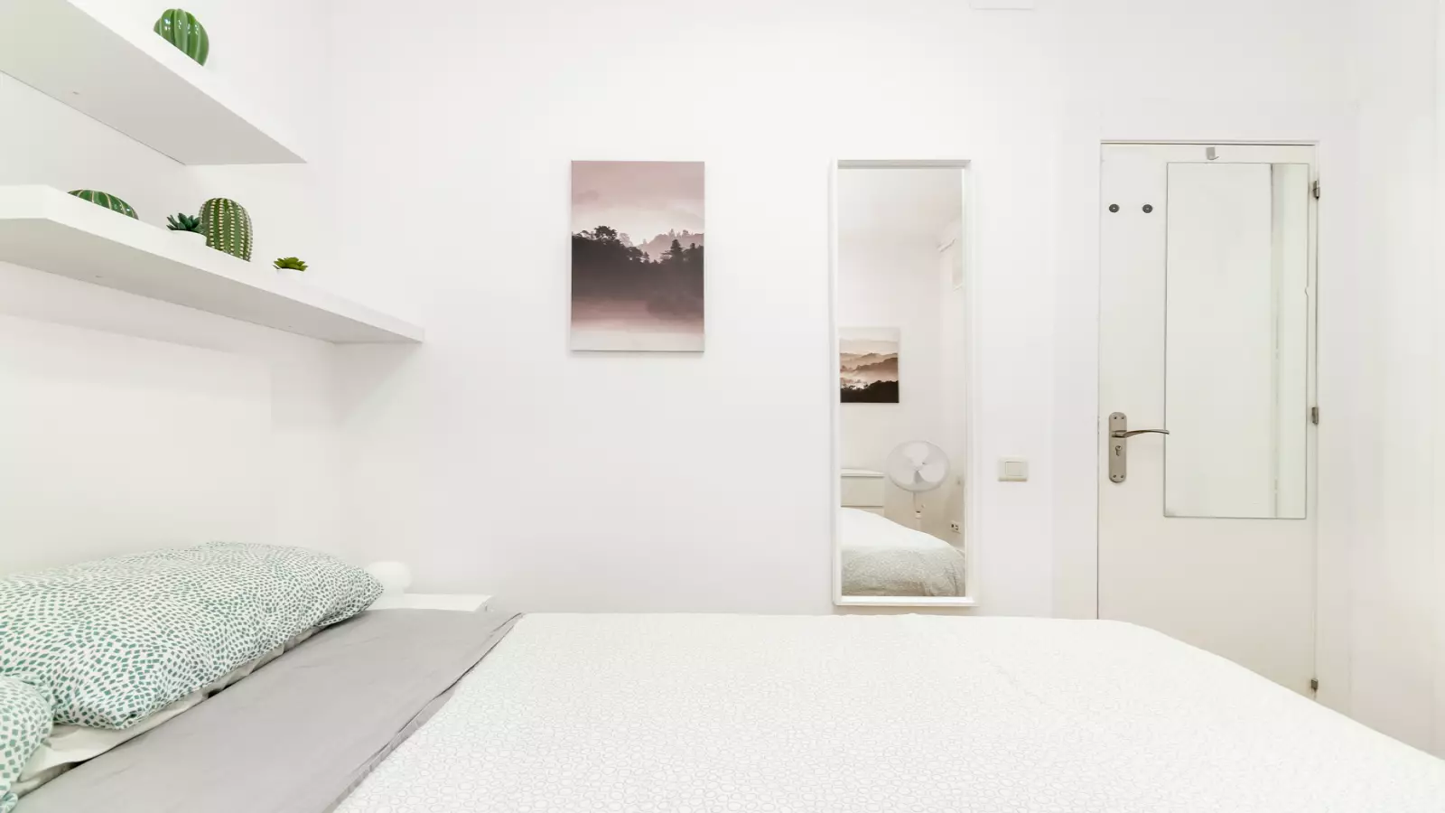 Furnished room in a shared flat in Eixample · 3