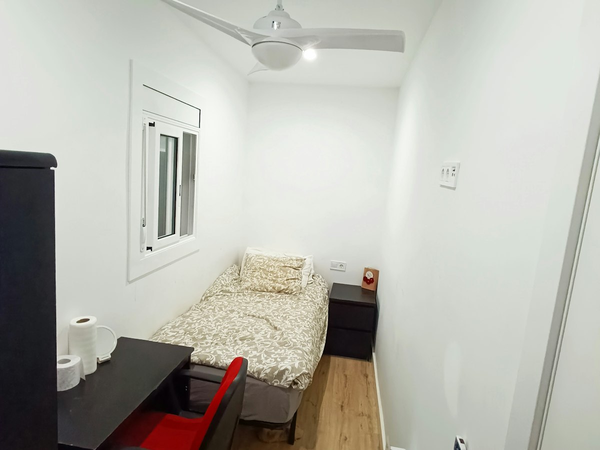 Furnished room in a 5-person shared flat in L'Hospitalet