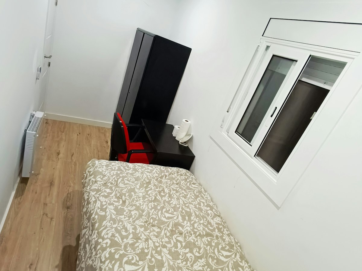 Furnished room in a 5-person shared flat in L'Hospitalet · 2