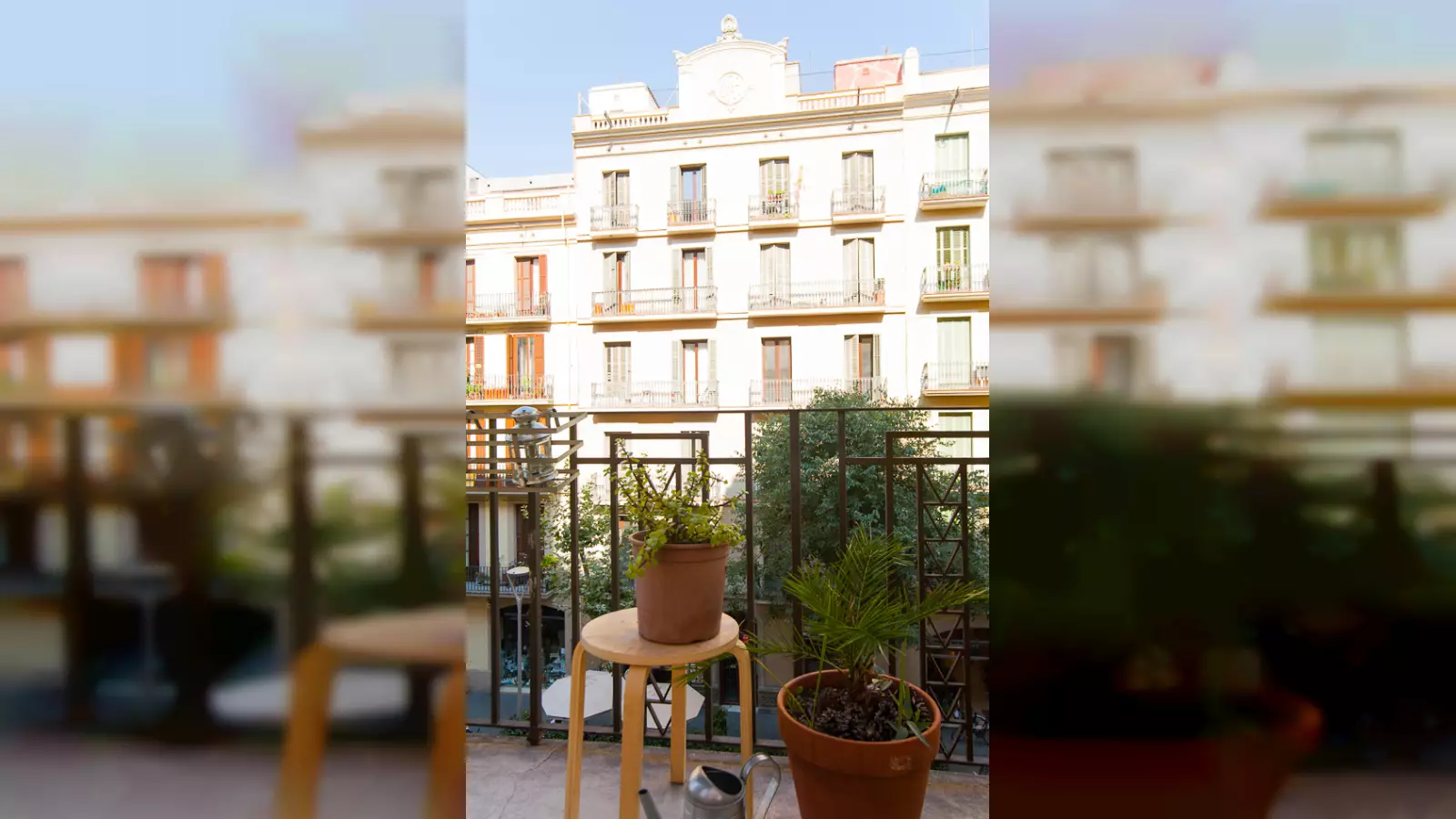 Furnished room in a shared flat in Gràcia · 4