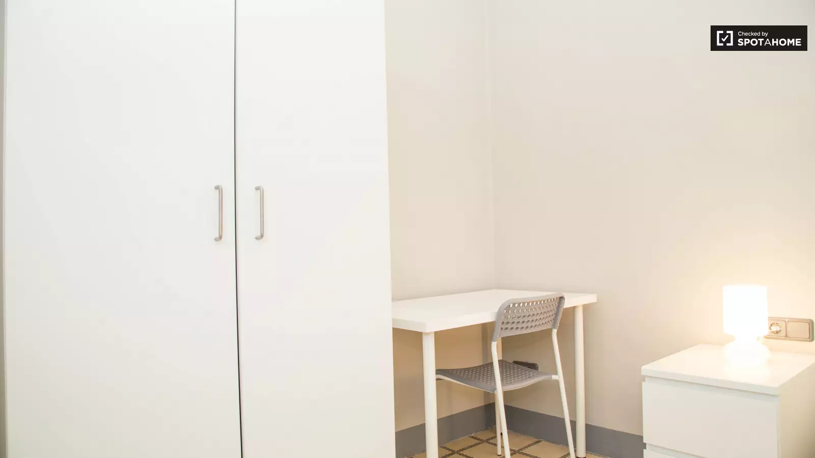 Habitación amueblada en piso compartido en Ciutat Vella · 2