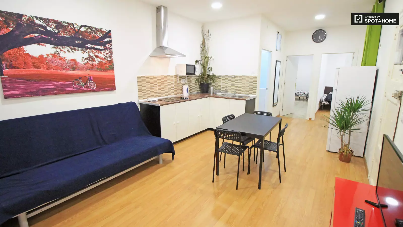 Furnished room in a shared flat in Ciutat Vella · 4