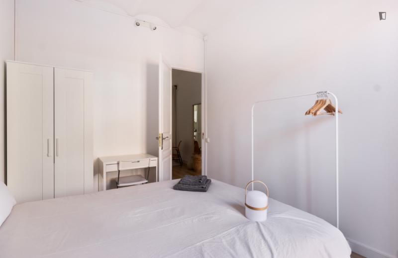 Furnished room in a 4-person shared flat in L'Hospitalet · 3