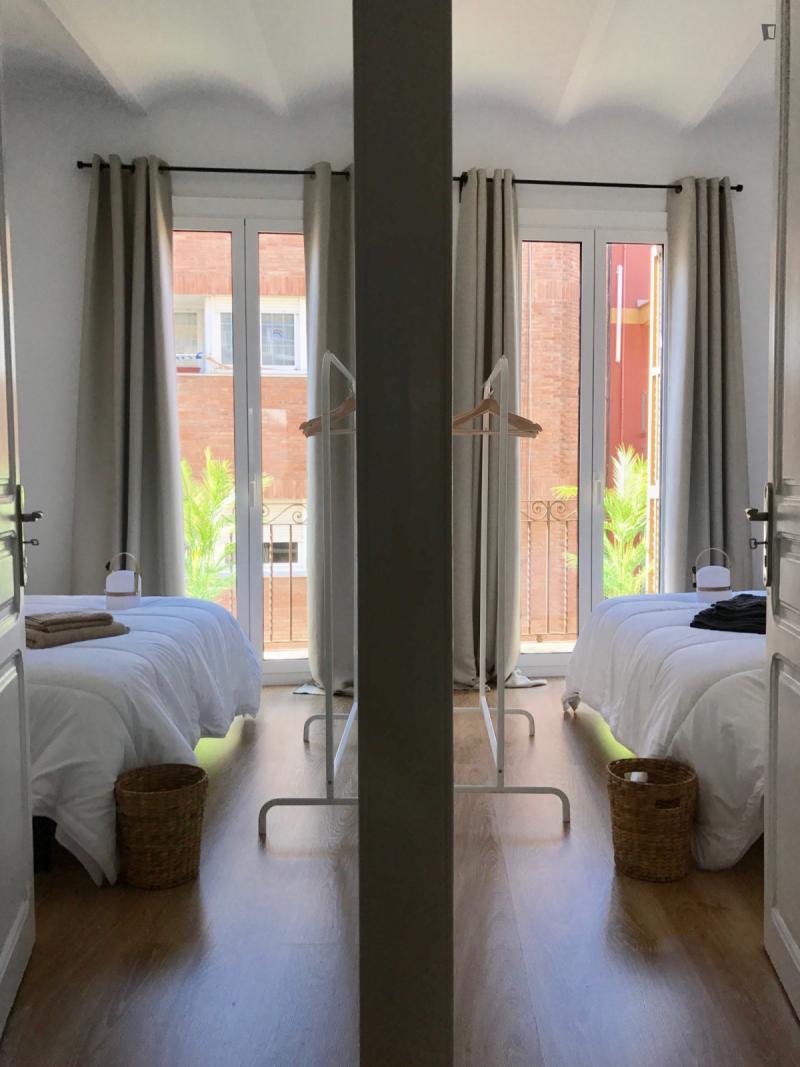 Furnished room in a 4-person shared flat in L'Hospitalet · 4