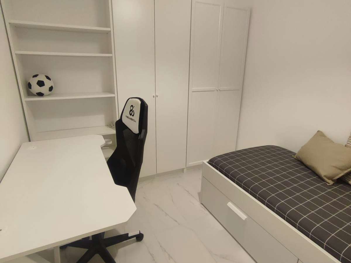 Furnished room in a 4-person shared flat in Sant Martí · 3