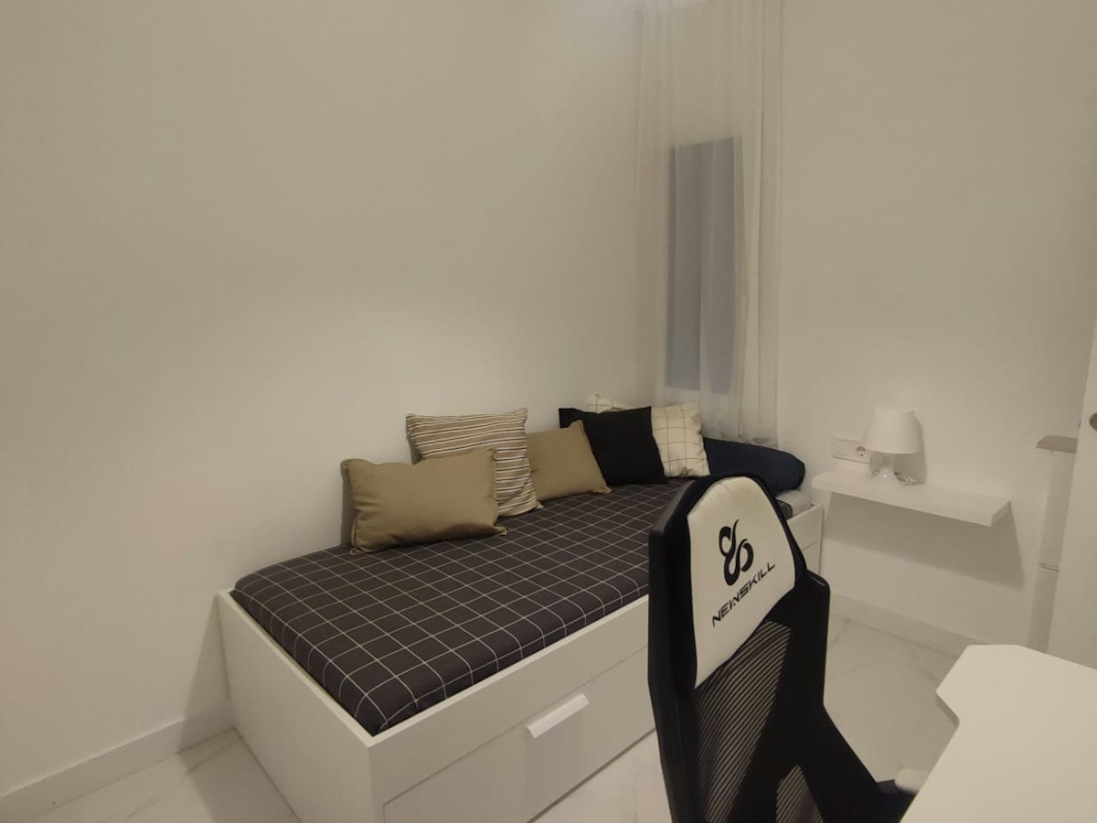 Furnished room in a 4-person shared flat in Sant Martí · 4