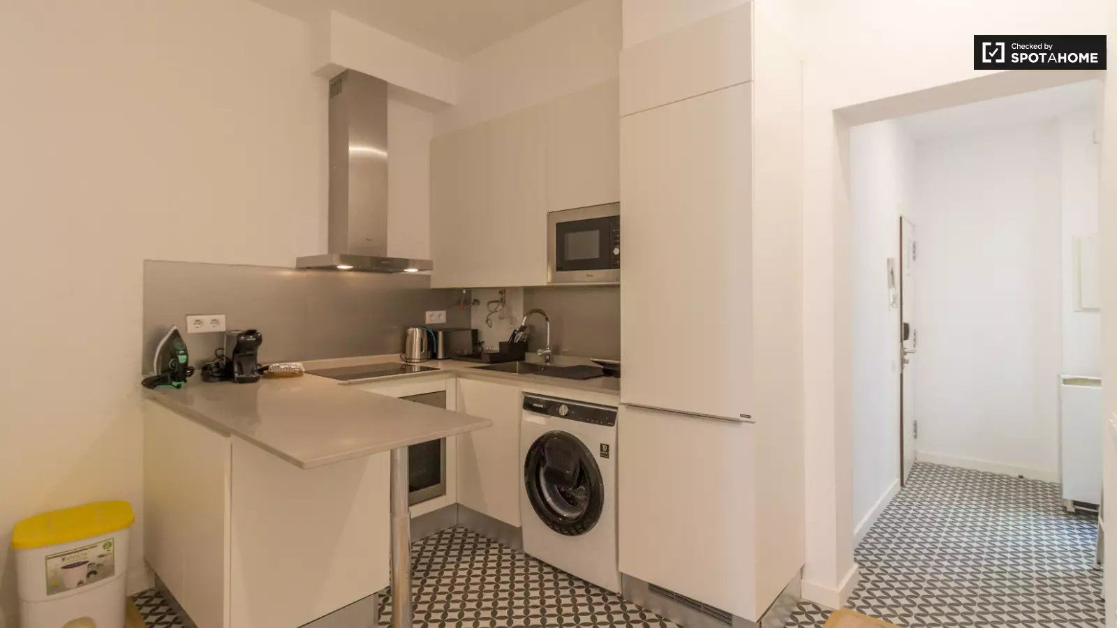 Furnished room in a shared flat in Ciutat Vella · 3