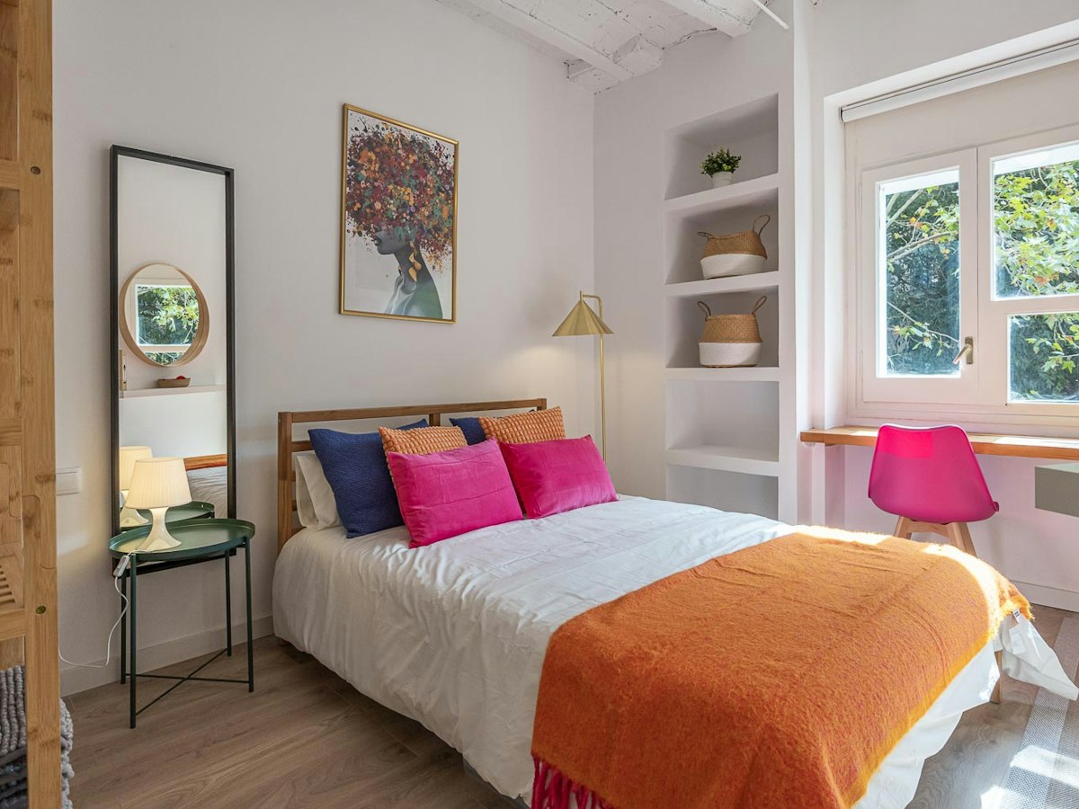Furnished room in a 9-person shared flat in Gràcia · 2