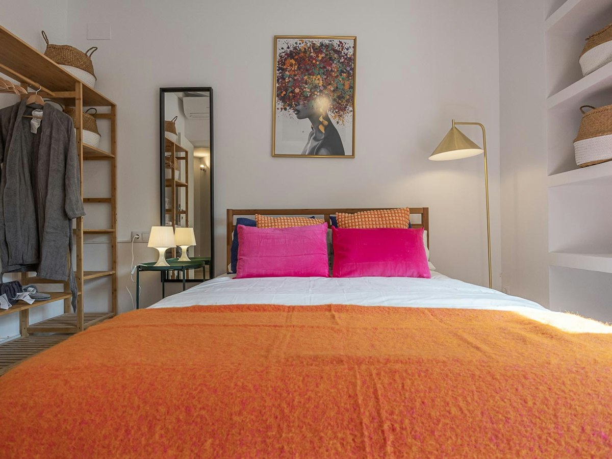 Furnished room in a 9-person shared flat in Gràcia · 3