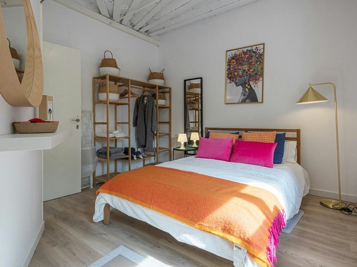 Furnished room in a 9-person shared flat in Gràcia · 4