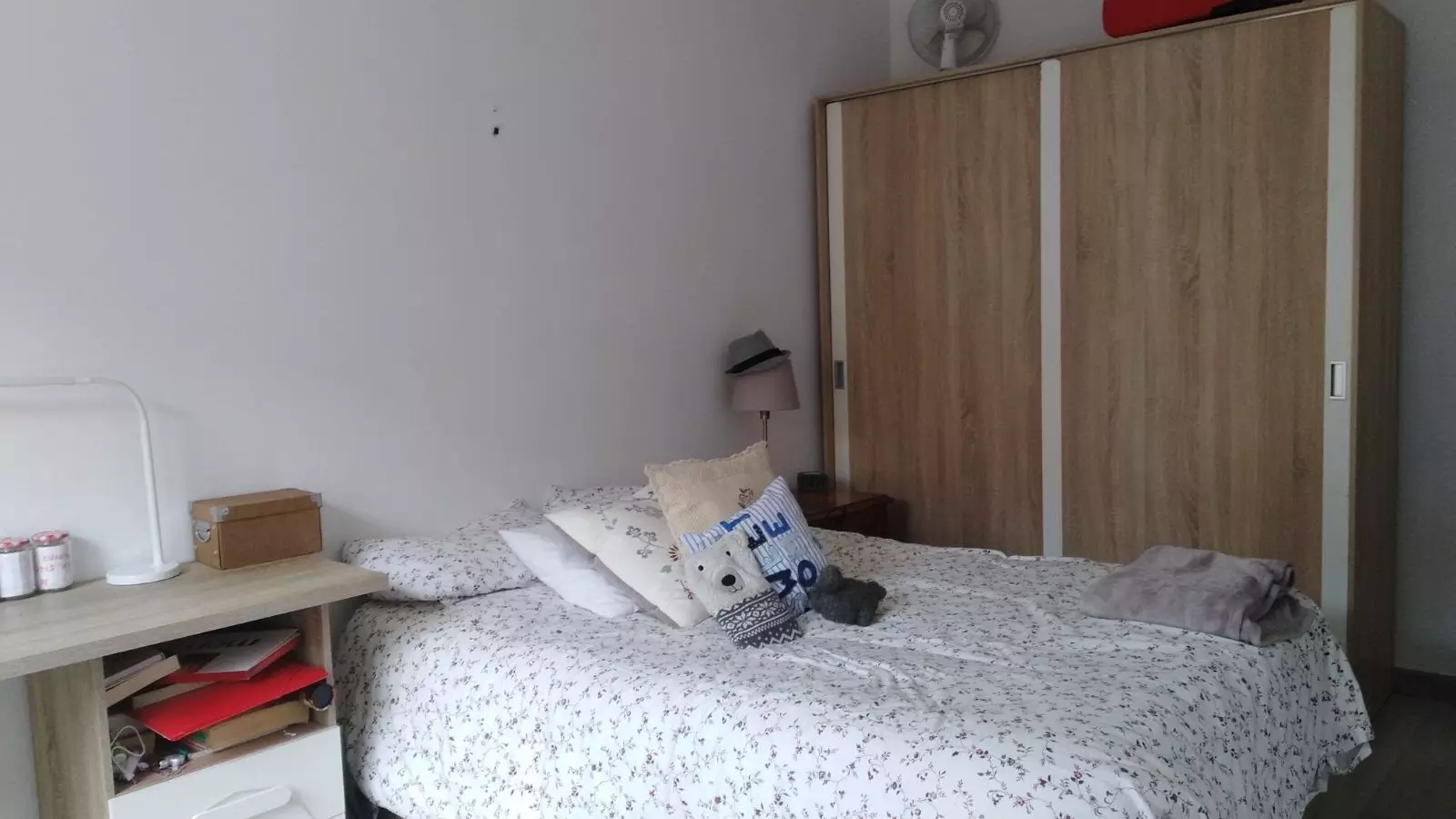 Furnished room in a shared flat in Sants-Montjuïc · 4