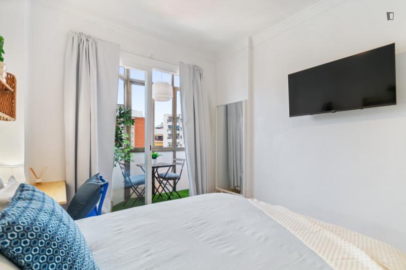 Furnished room in a 4-person shared flat in Sant Andreu · 4