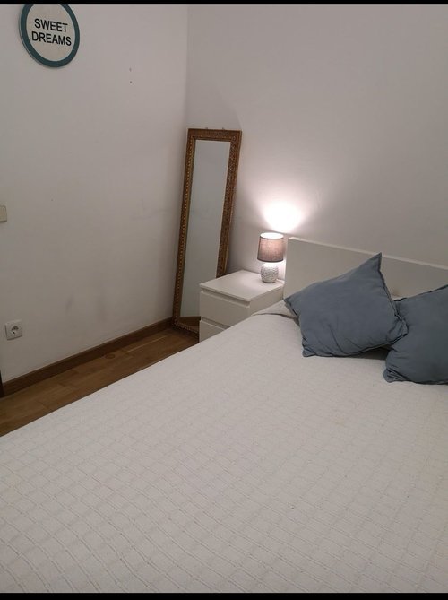 Room in a 4-person shared flat in Eixample · 2