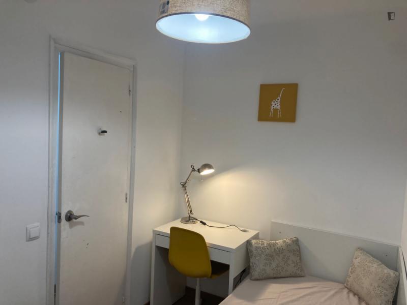 Furnished room in a 4-person shared flat in L'Hospitalet · 4