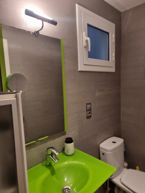 Room in a 3-person shared flat in Eixample · 4