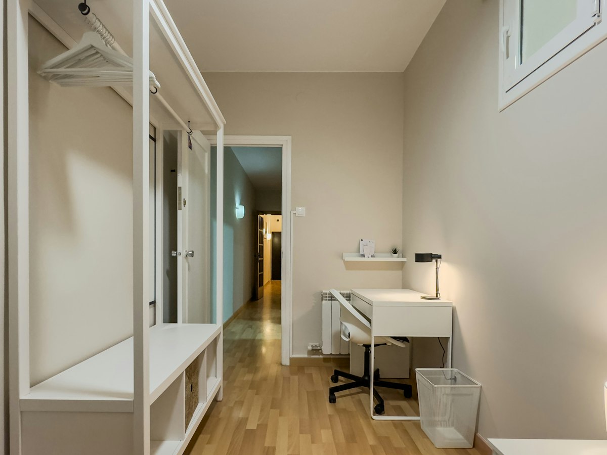 Habitación amueblada en piso compartido de 2 personas en Sarrià–Sant Gervasi · 2