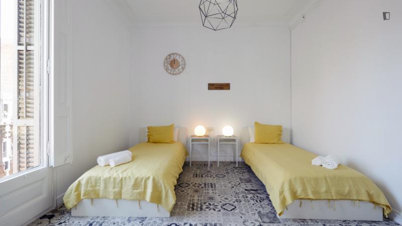 Furnished 9-bedroom flat in Gràcia · 2