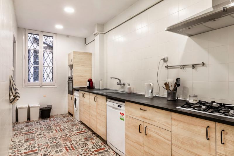 Furnished 9-bedroom flat in Gràcia · 4