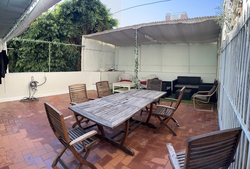 Room in a 3-person shared flat in Eixample · 4