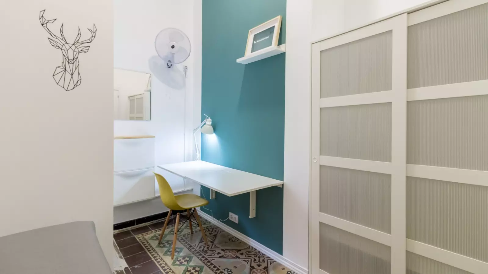Furnished room in a 9-person shared flat in Gràcia · 3