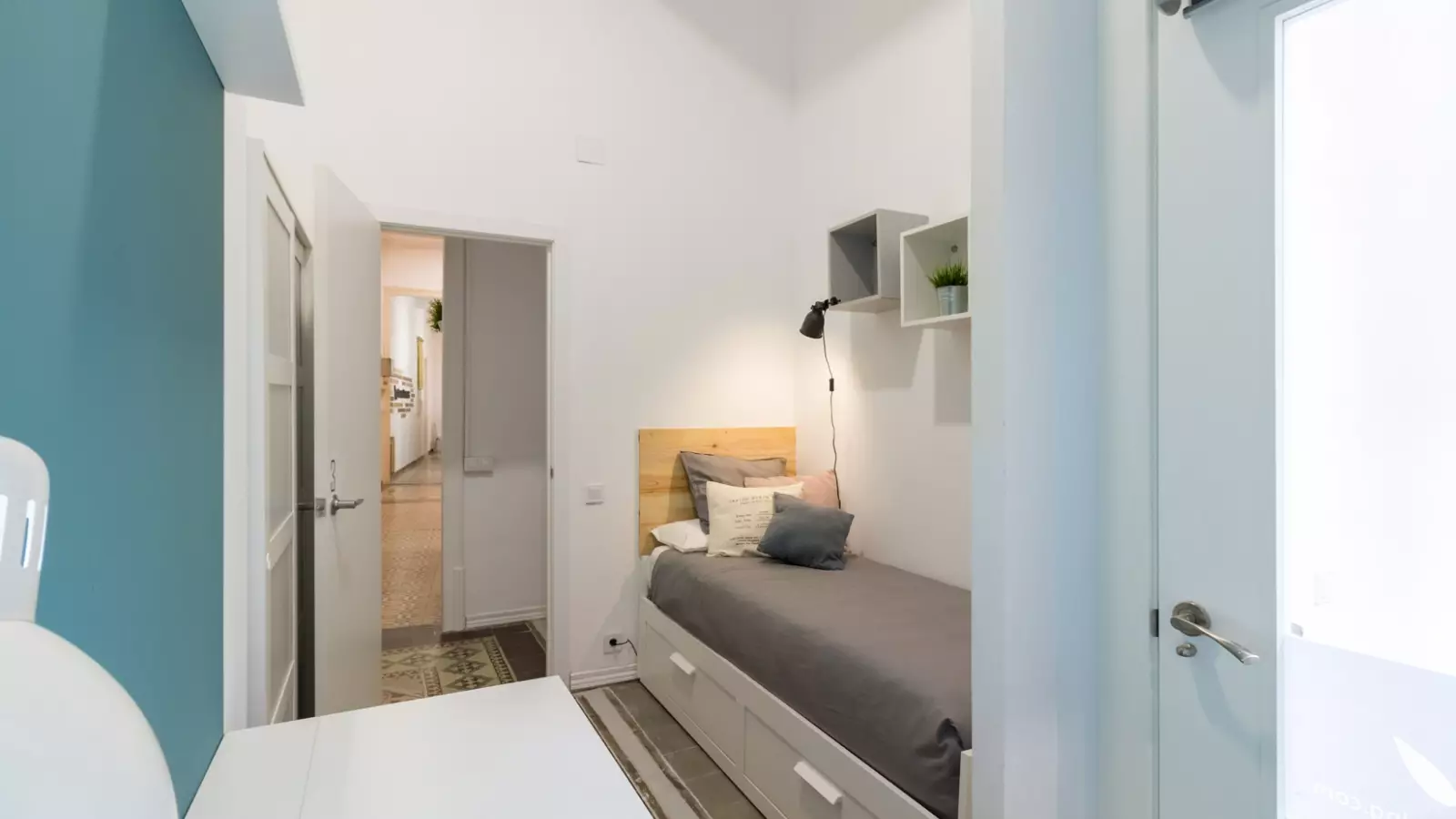 Furnished room in a 9-person shared flat in Gràcia · 4