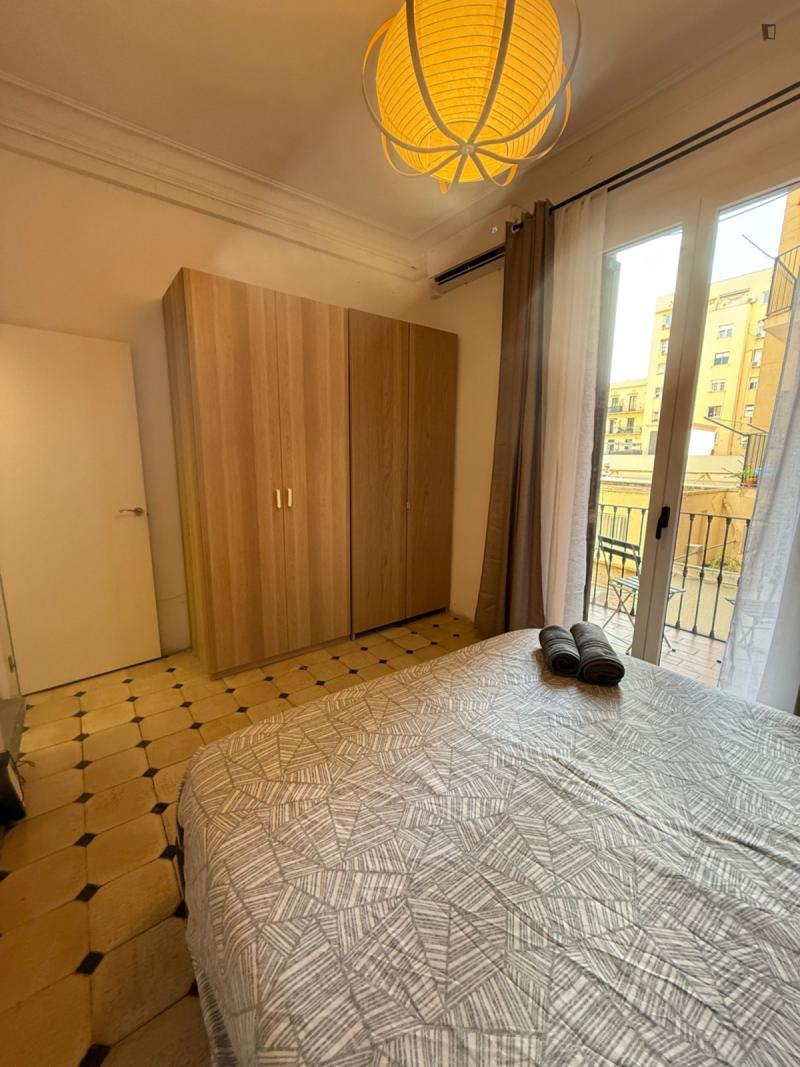 Furnished 2-bedroom flat in Eixample · 2