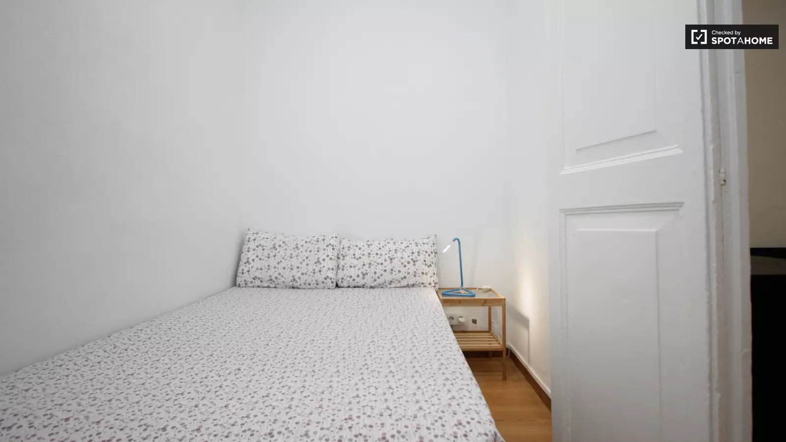 Habitación amueblada en piso compartido de 2 personas en Ciutat Vella · 4