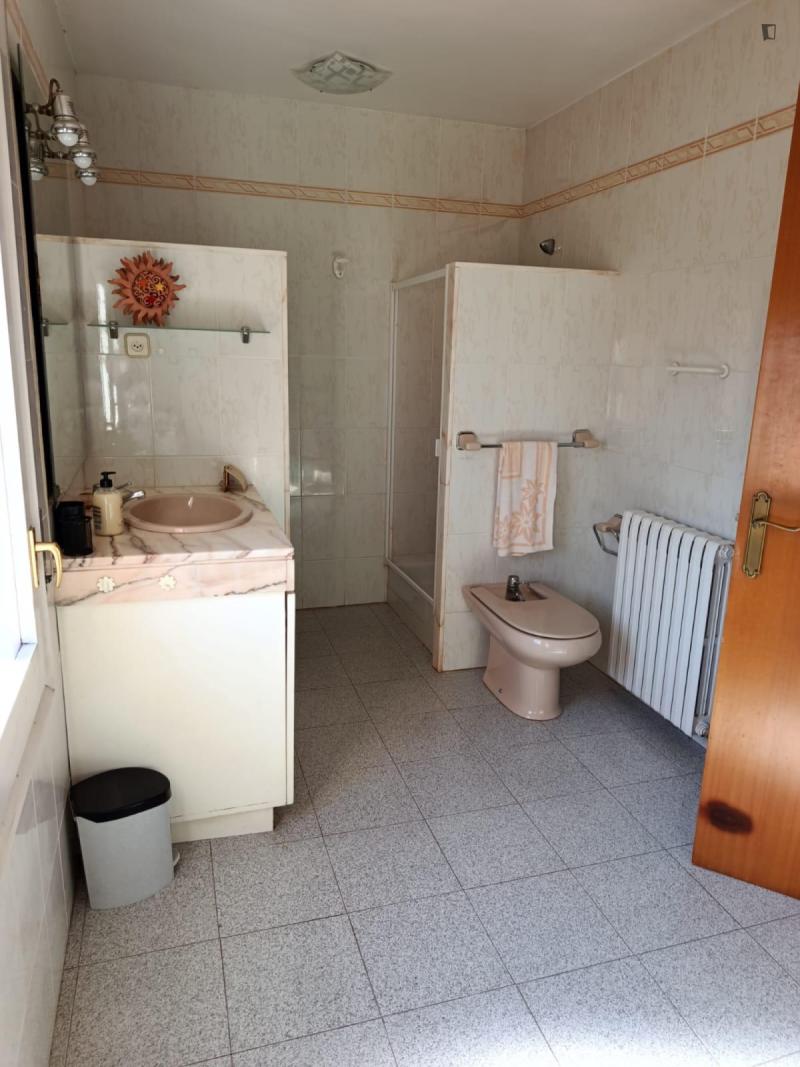 Furnished room in a 3-person shared flat in Gràcia · 3