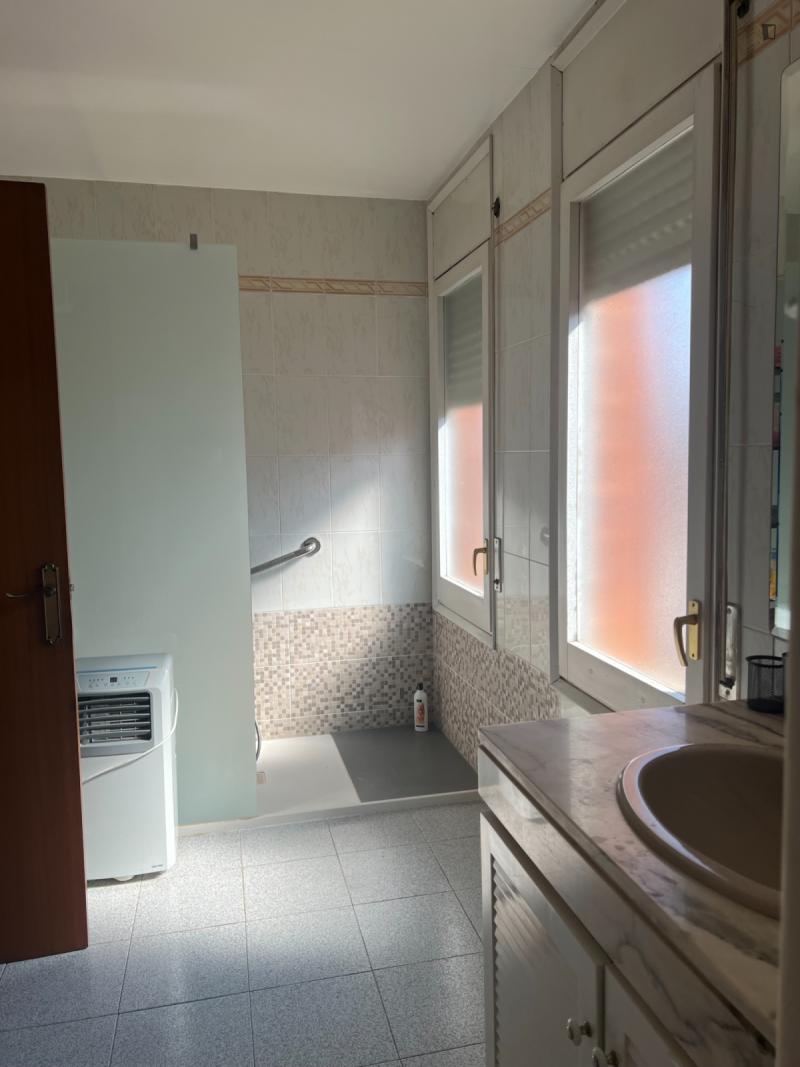 Furnished room in a 3-person shared flat in Gràcia · 4