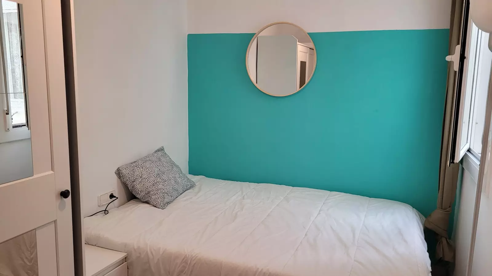 Furnished room in a shared flat in Eixample · 2