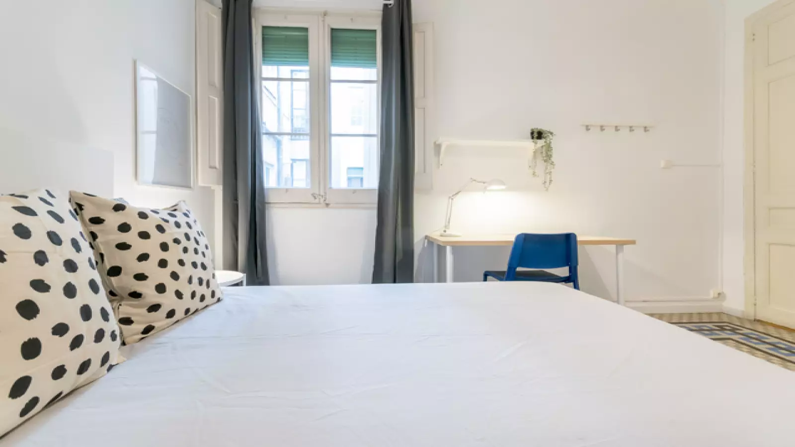 Furnished room in a 8-person shared flat in Gràcia · 3