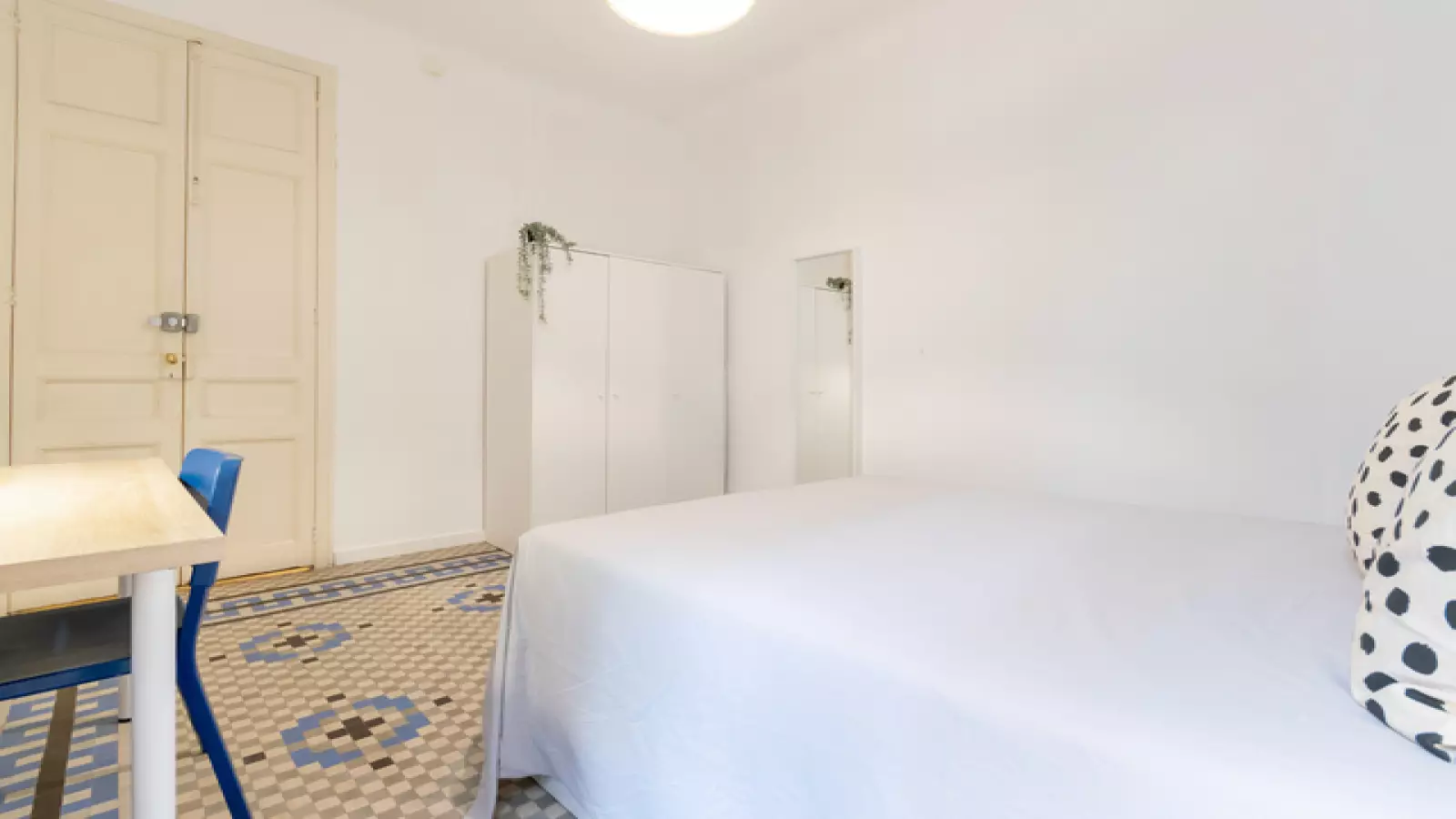 Furnished room in a 8-person shared flat in Gràcia · 4