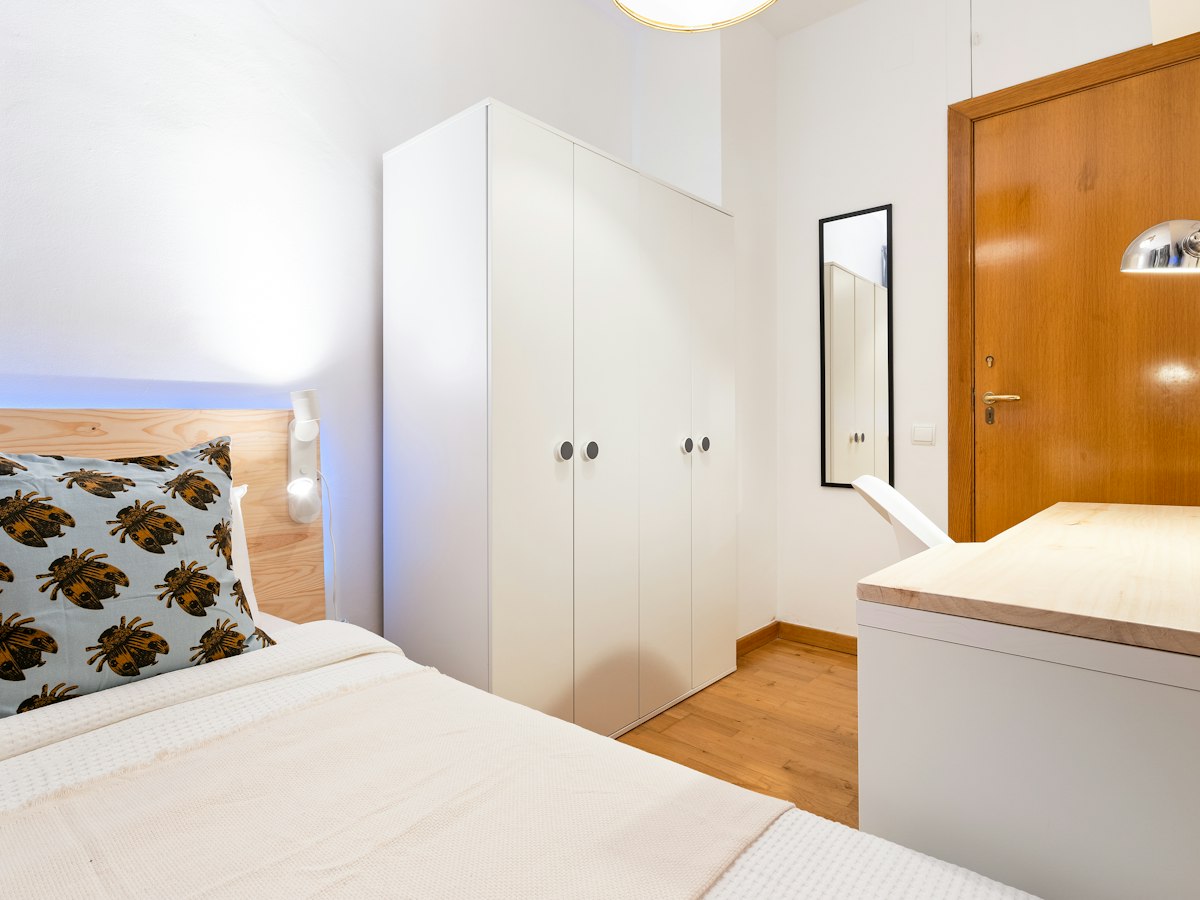 Habitación amueblada en piso compartido de 5 personas en Gràcia · 3