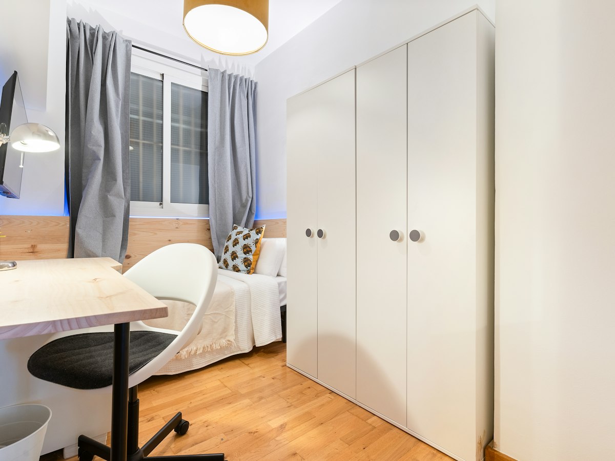 Habitación amueblada en piso compartido de 5 personas en Gràcia · 4