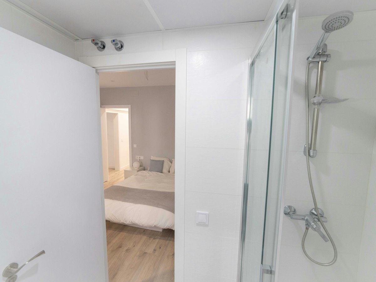 Habitación amueblada en piso compartido de 10 personas en Sants-Montjuïc · 3
