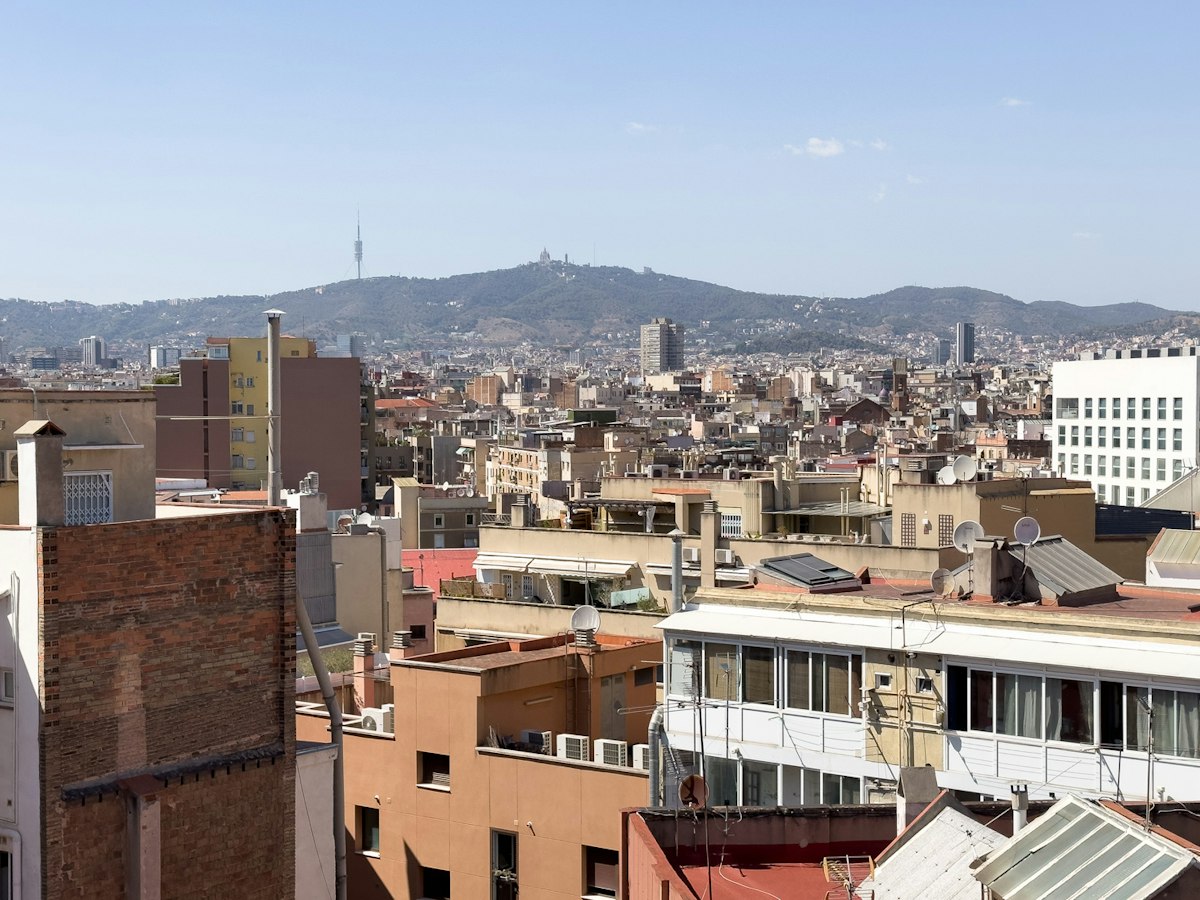 Furnished room in a 11-person shared flat in Sants-Montjuïc · 4
