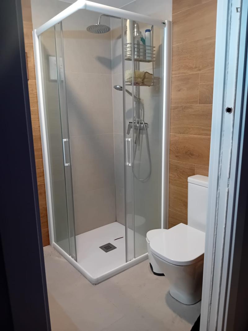 Furnished room in a 3-person shared flat in Barcelona · 4