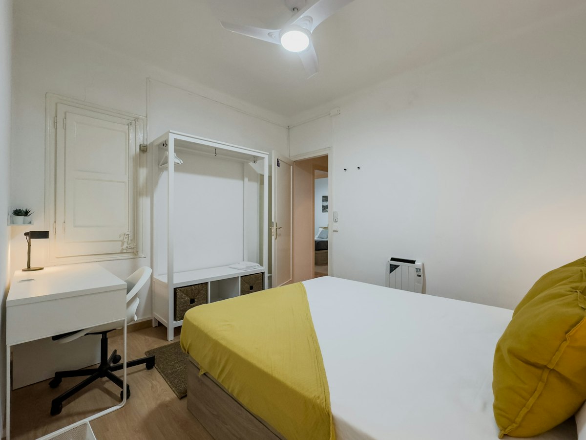 Furnished room in a 3-person shared flat in L'Hospitalet · 2