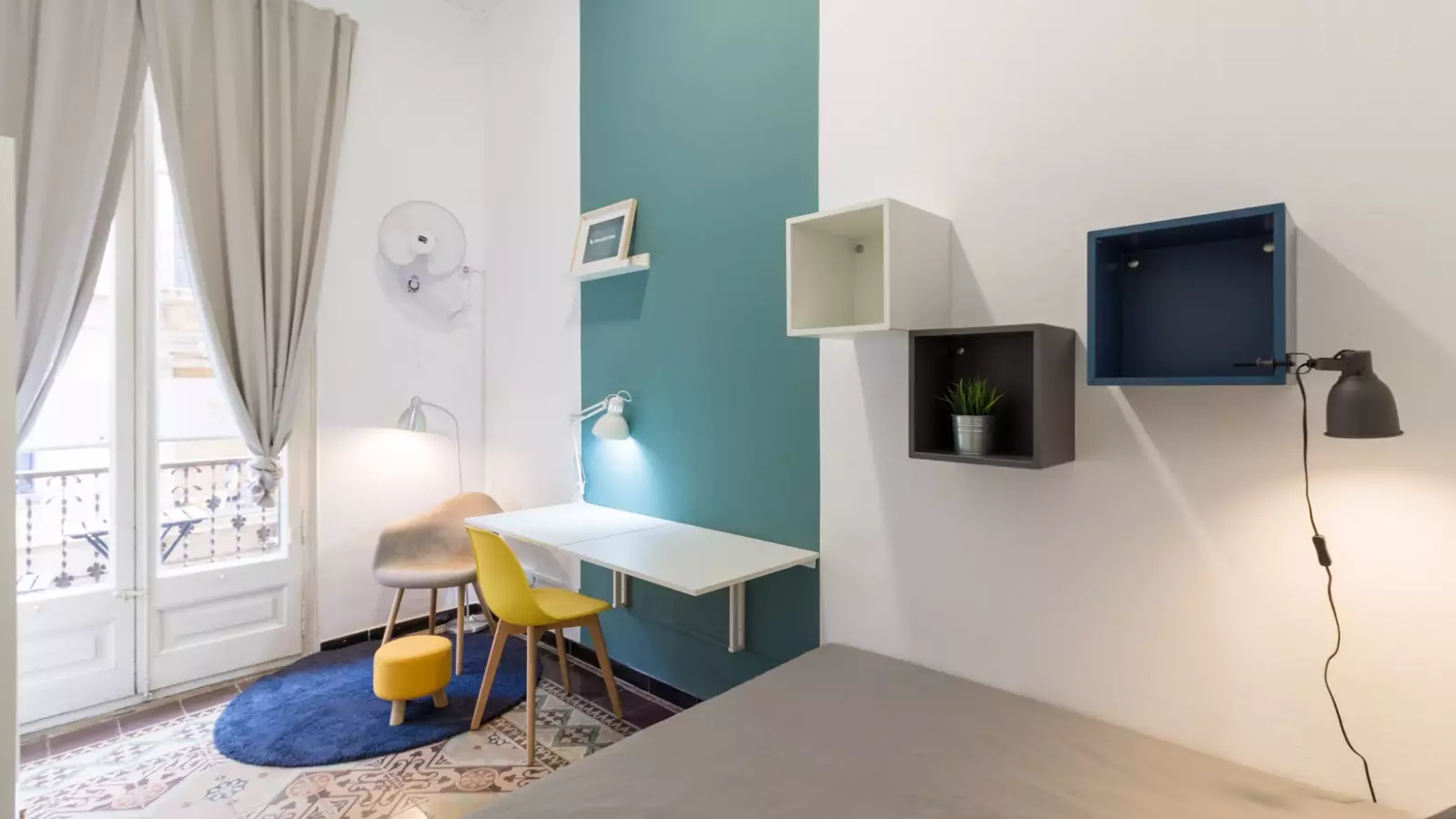 Furnished room in a 9-person shared flat in Gràcia · 3