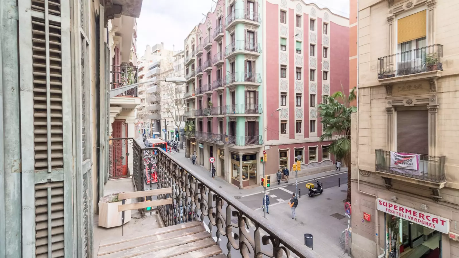 Furnished room in a 9-person shared flat in Gràcia · 4