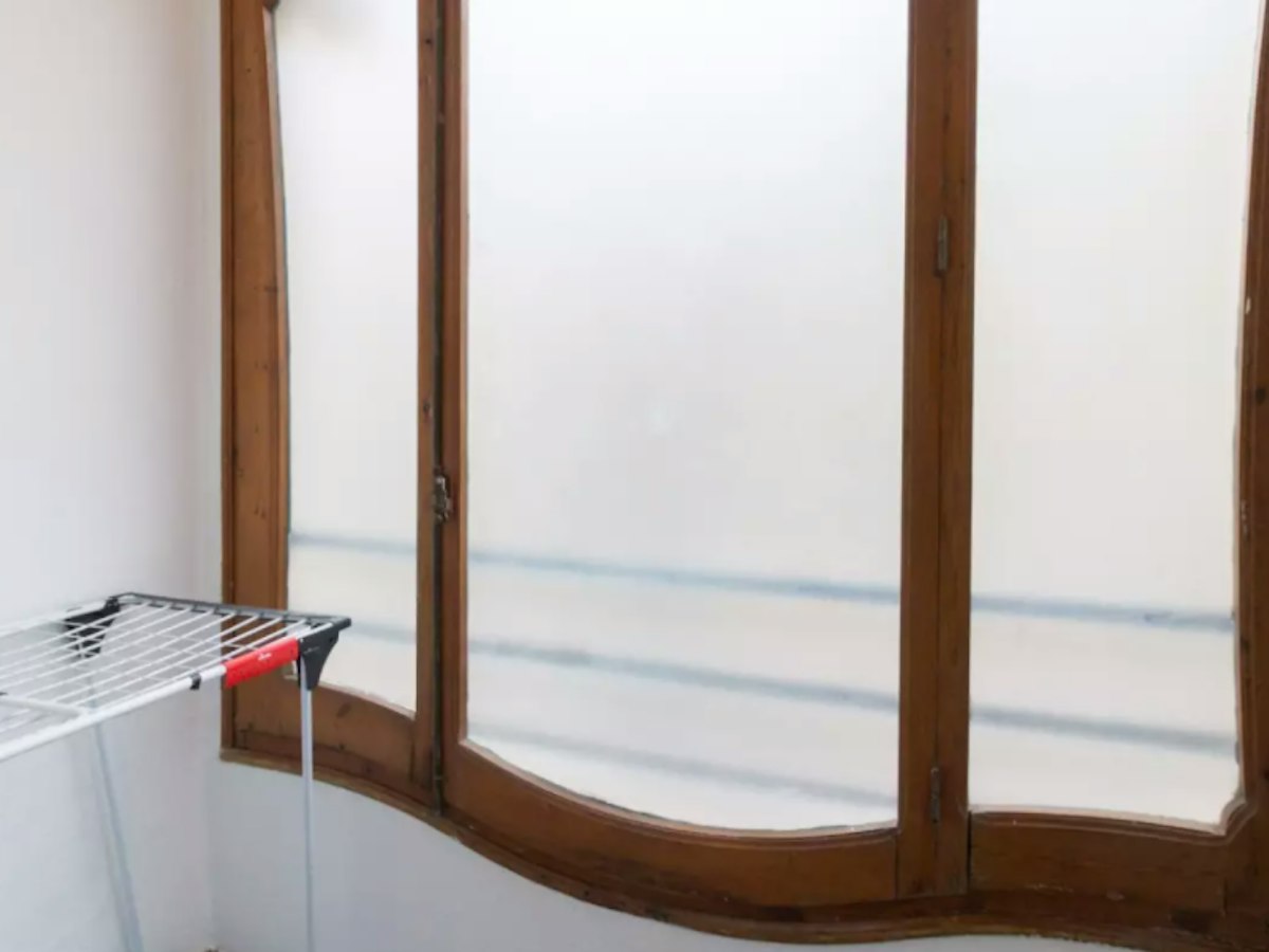 Furnished room in a 10-person shared flat in Sants-Montjuïc · 4