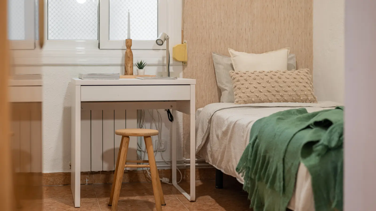 Furnished room in a shared flat in Eixample · 4